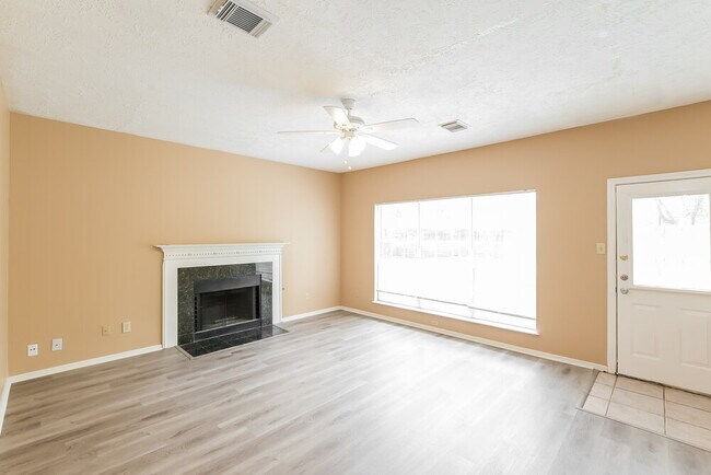 Building Photo - 11423 Willow Field Dr
