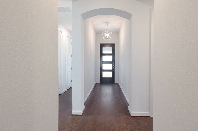 Building Photo - 124 Rosebush Dr