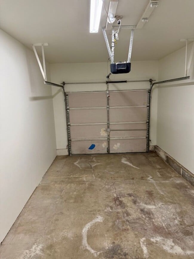 Building Photo - 1290 NW Knoxville Blvd