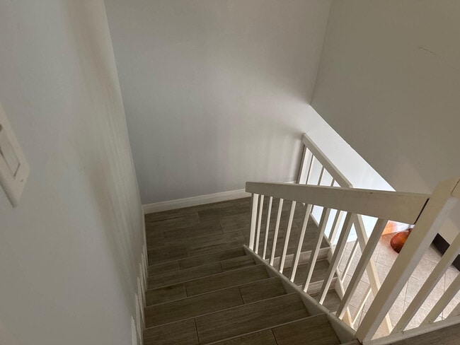 Building Photo - 1120 11th Ct