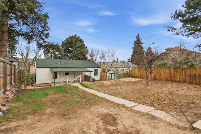 Building Photo - 3 Bed 1 bath Home in Downtown Castle Rock!