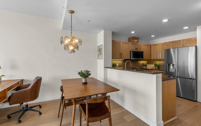 Building Photo - 475 Redwood St