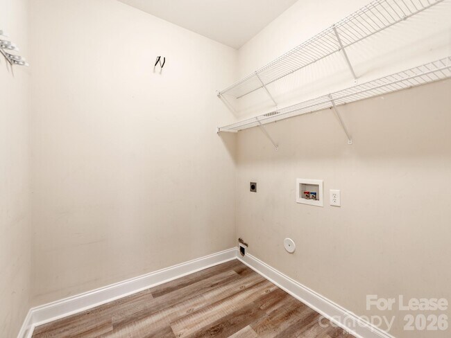 Building Photo - 533 Montgrove Pl NW