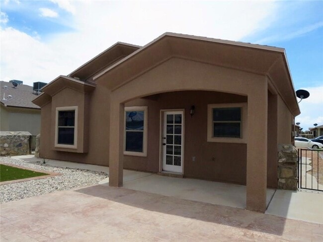 Building Photo - 14209 North Point Ave