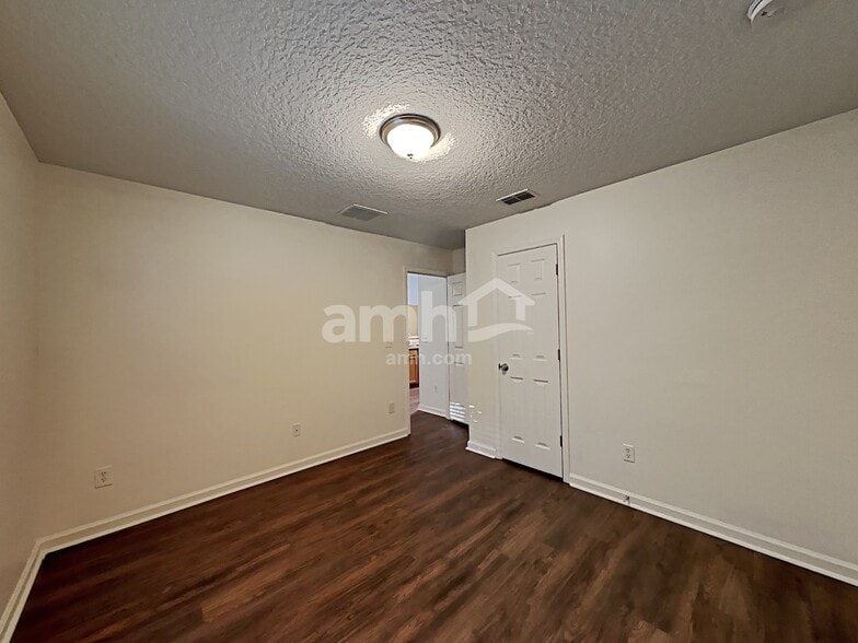 Building Photo - 10008 Lancashire Dr