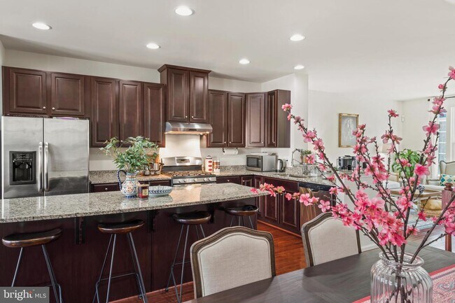 Building Photo - 42642 Burbank Terrace