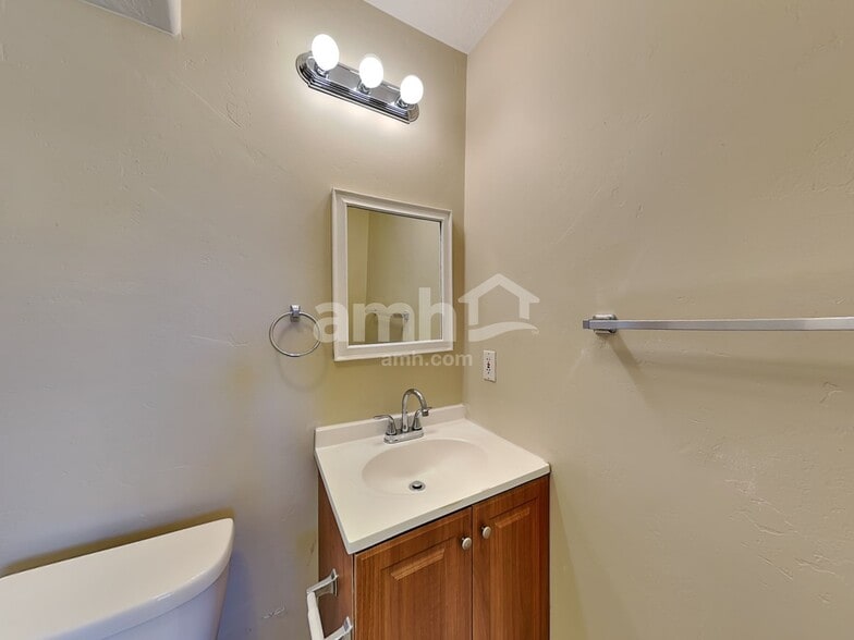 Building Photo - 1659 W 1065 S