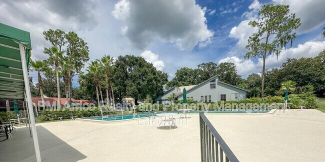 Building Photo - 6576 Sweetbriar Ln