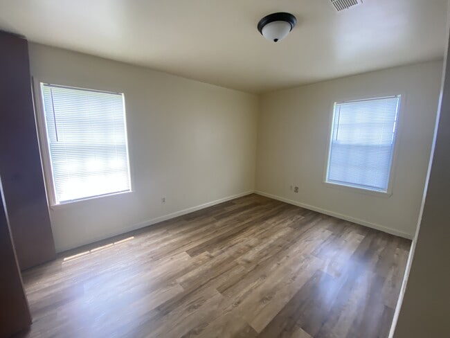 Building Photo - 3306 Daffodil Dr