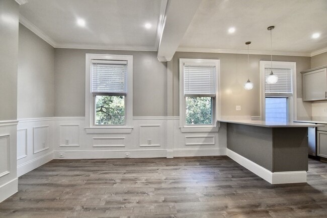 Building Photo - 61 Gates St