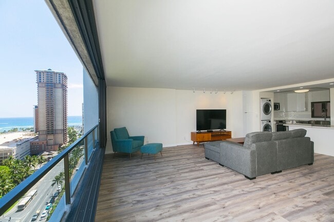 Building Photo - Canterbury Place - Fully renovated with hi...