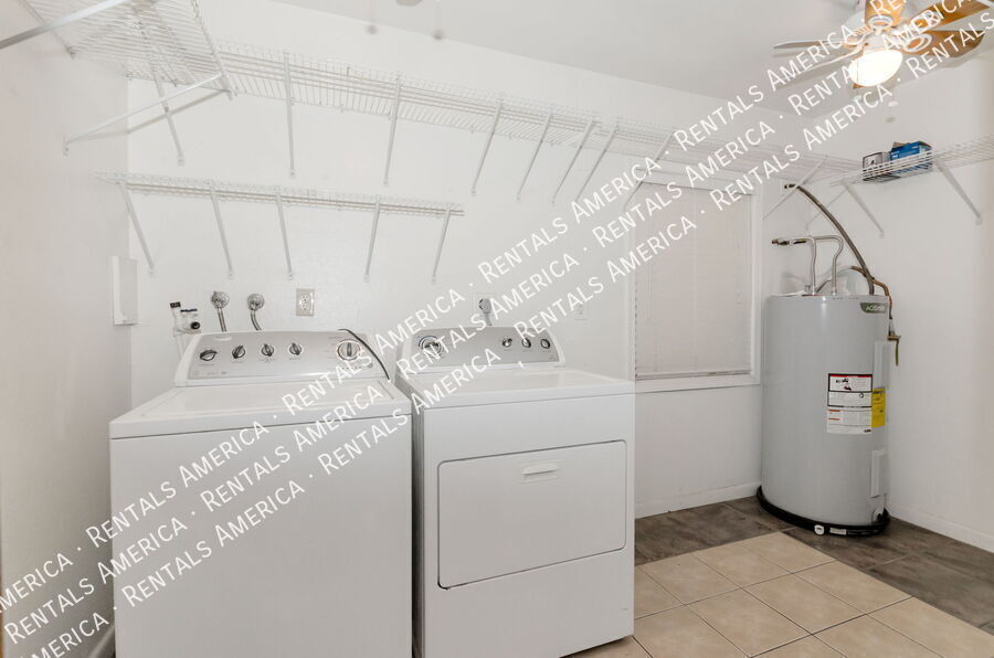 Building Photo - 7868 N Soledad Ave