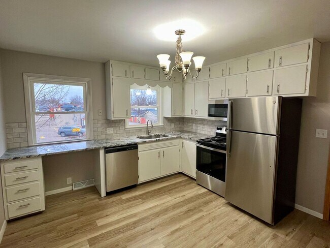 Building Photo - 311 6th St S