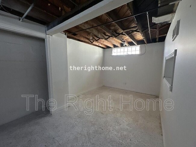 Building Photo - 3330 N 59th St