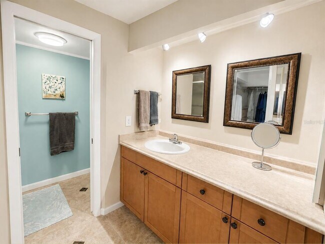 Building Photo - 2616 Cove Cay Dr