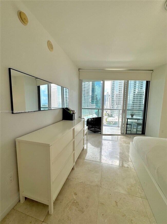 Building Photo - 475 Brickell Ave