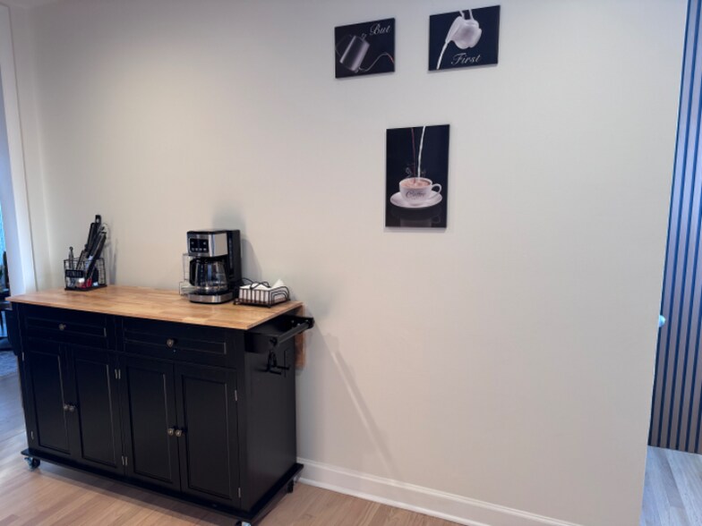 Building Photo - 302 S Patton Ave