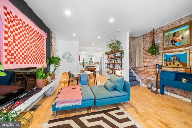Building Photo - 2222 Oakford St
