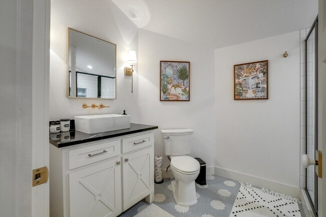 Building Photo - 371 S Ring Rd