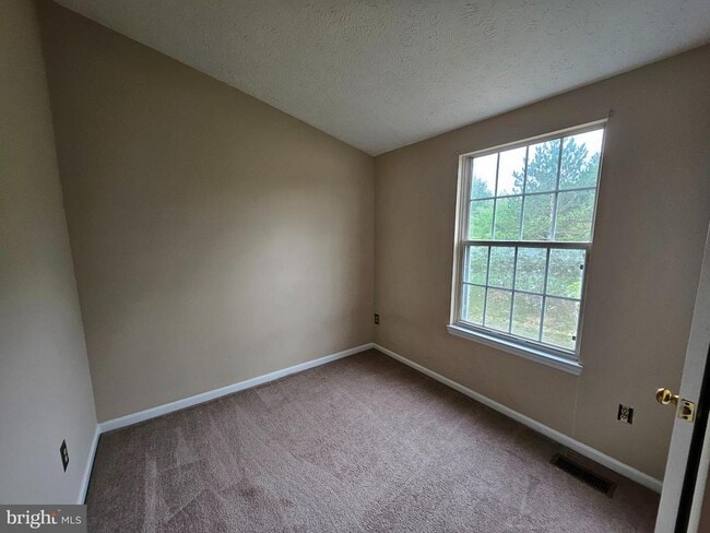 Building Photo - 104 Township Ct