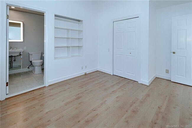 Building Photo - 230 Saugatuck Ave