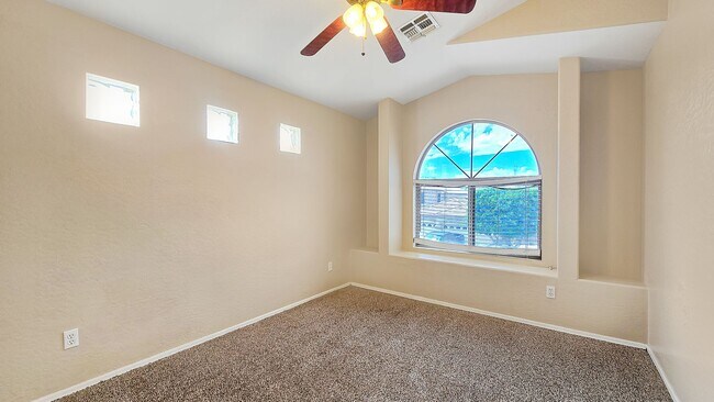 Building Photo - Gated community in Avondale with a communi...