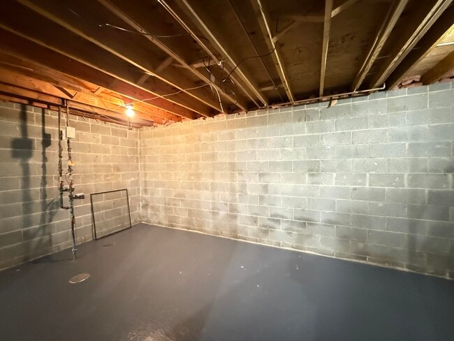 Building Photo - 1707 Dexter Ave