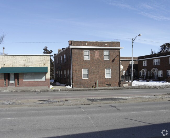 Ellington Apartments 4960 NW Radial Hwy Omaha NE 68104 Apartment Finder