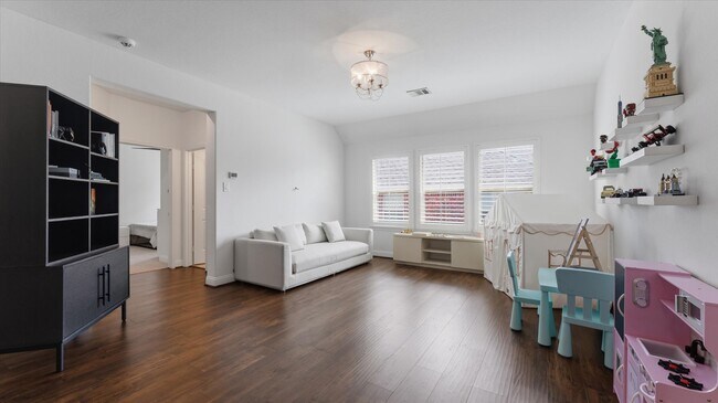 Building Photo - 14 Whispering Thicket Pl