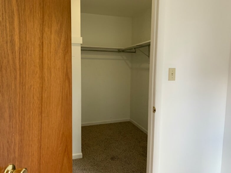 Building Photo - 703 S 28th St