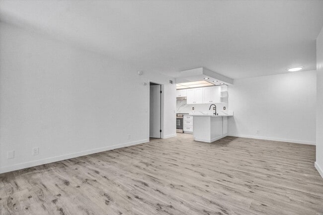 Building Photo - 898 S Lemon St