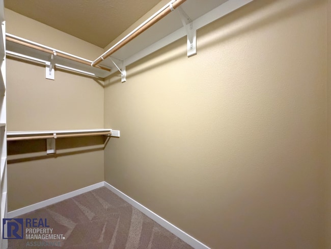 Building Photo - MOVE-IN SPECIAL - Spacious 2BR Townhome with Garage Parking in Prime Beaverton Location!