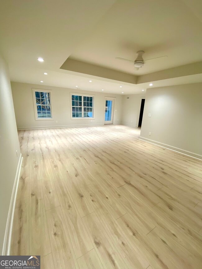 Building Photo - 886 Moore Rd