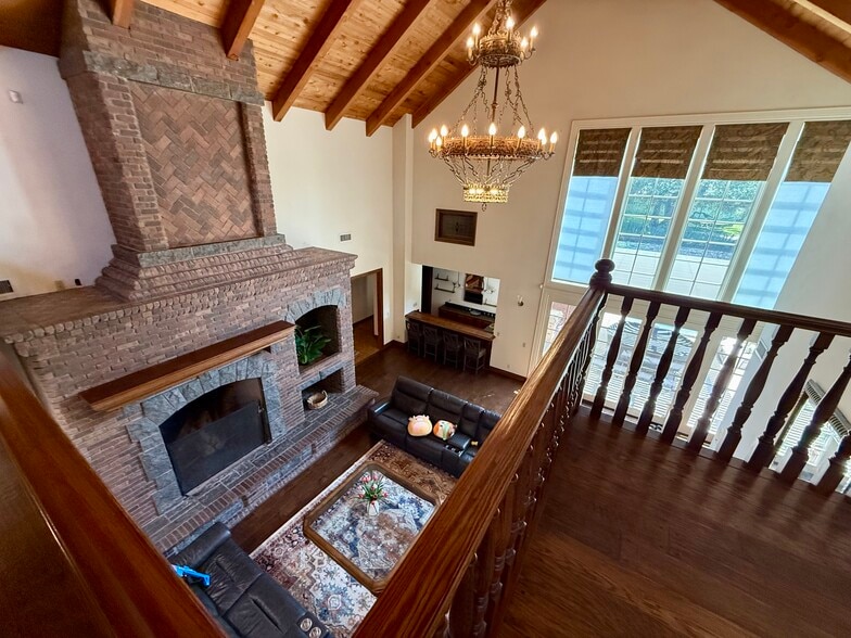 Building Photo - 533 E Sierra Madre Ave