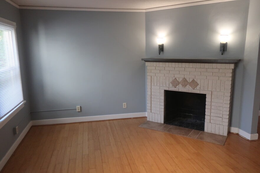 Building Photo - 710 Monroe St