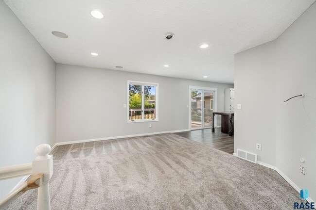 Building Photo - 2412 S Sheffield Cir