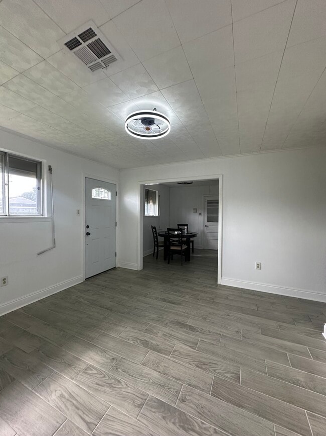 Building Photo - 1752 Diane Dr