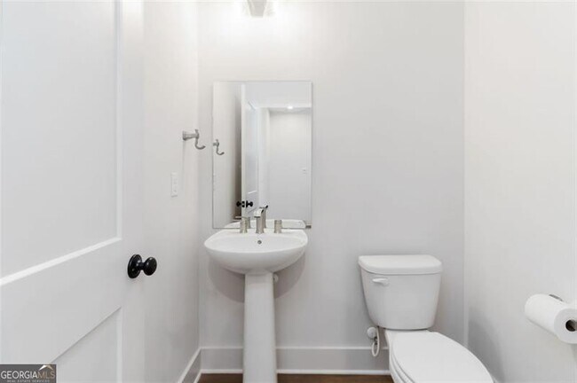 Building Photo - 964 N Circle Dr NW