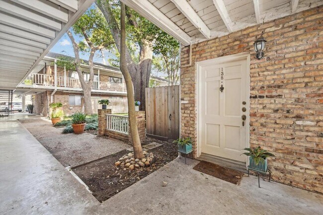 Building Photo - 4040 San Felipe St