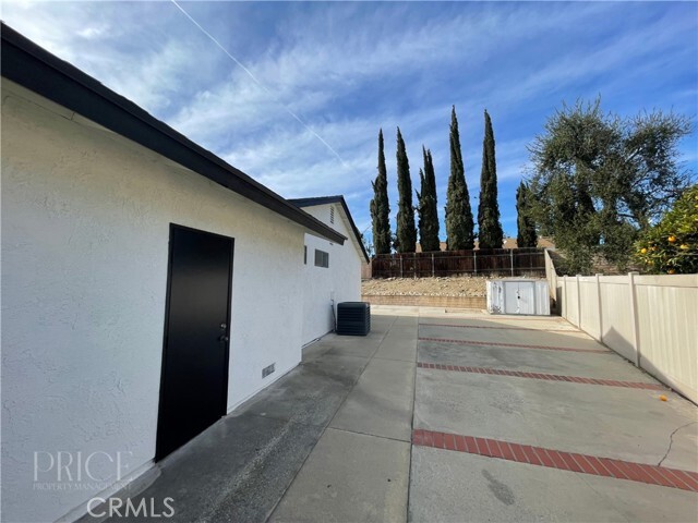 Building Photo - 8324 Lion St