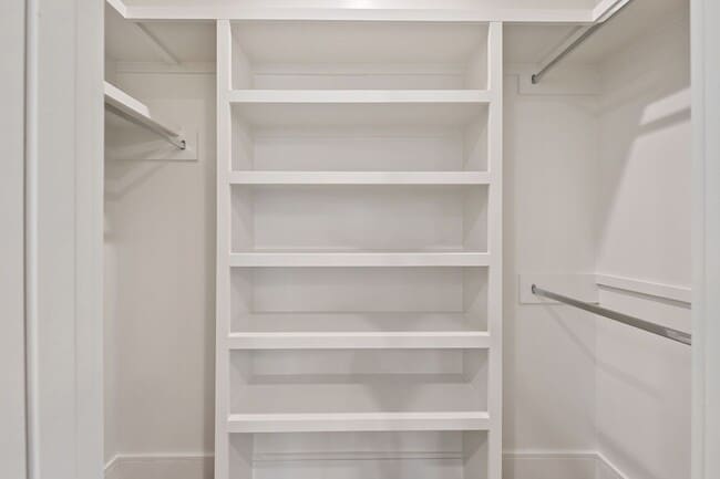 Building Photo - 917 E 37th St