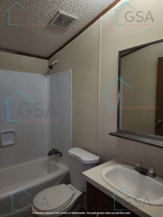 Building Photo - 3 Bedroom Mobile Home Available!