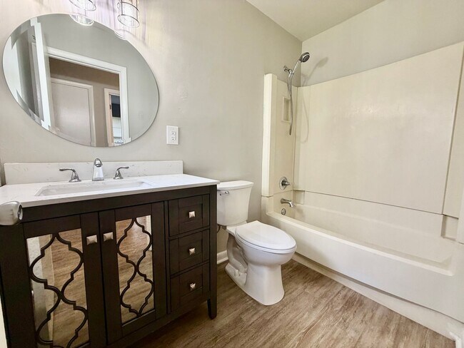 Building Photo - Comfortable 3-Bed Home with Fenced Backyard