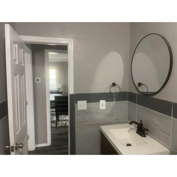 +1 (415) 203-6884 - 1701 S Monroe St
