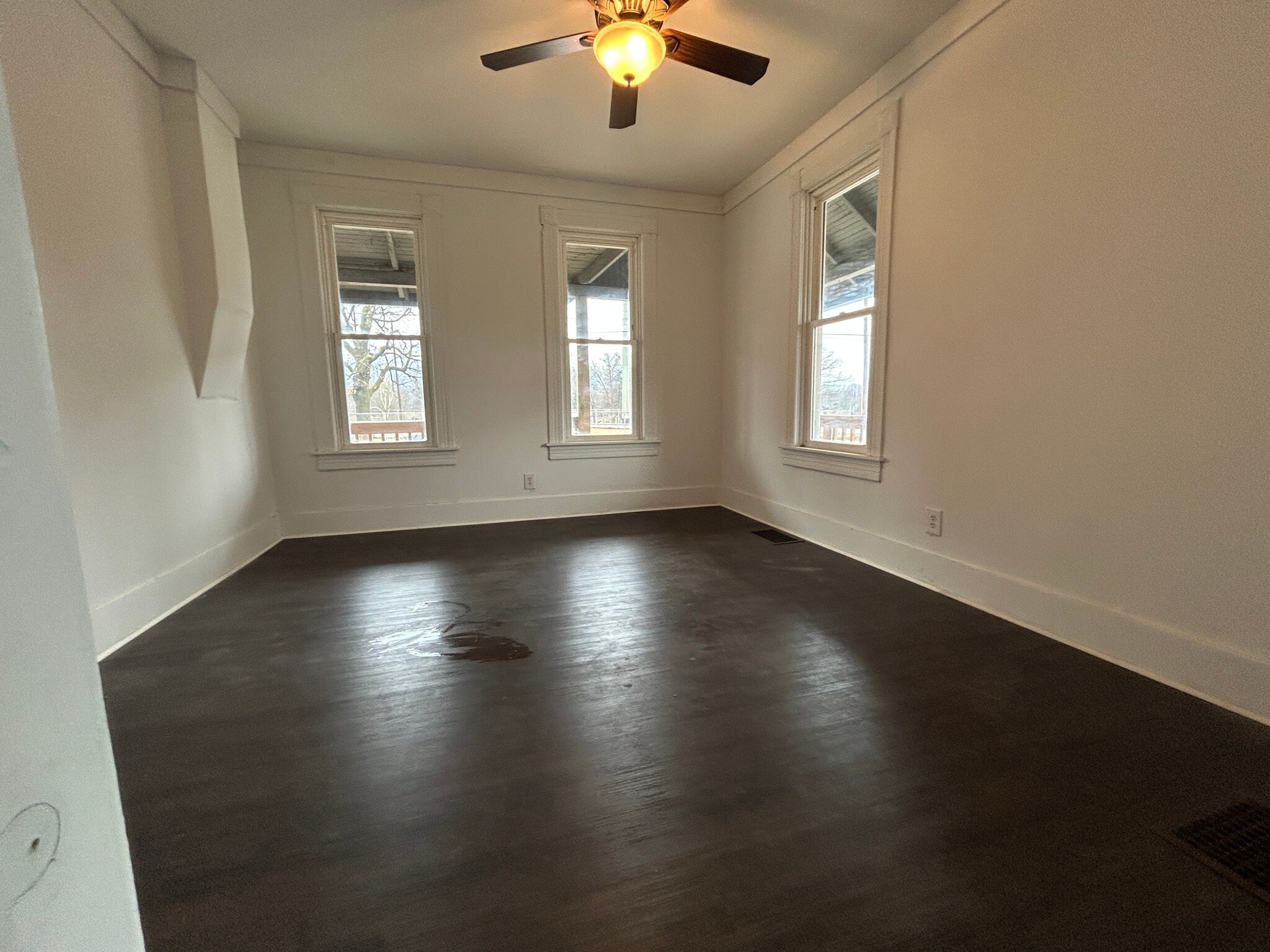 Living room - 1668 Memorial Ave