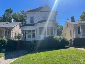 Building Photo - Charming Two Bedroom Apartment Downtown