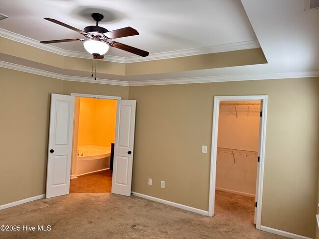 Building Photo - 3661 Thornbrook Dr