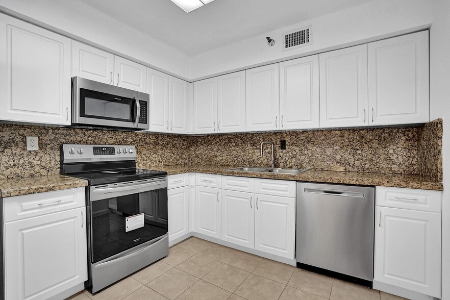 Building Photo - 3530 Mystic Pointe Dr