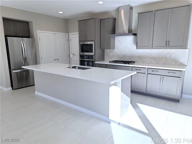 Building Photo - 299 Stradella Pl