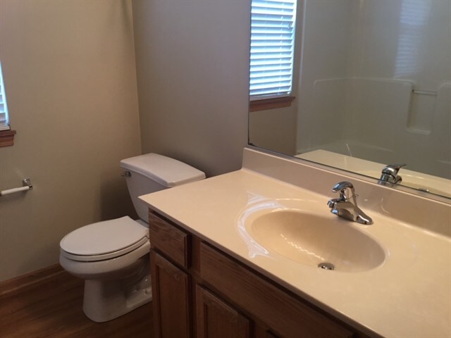 Building Photo - 2302 High Ridge Ln